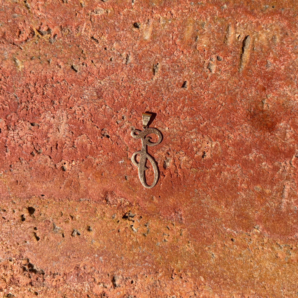 Vintage 'J' initial pendant