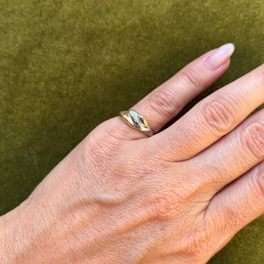 Vintage zirconia small wave ring