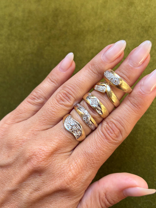 Vintage zirconia V ring
