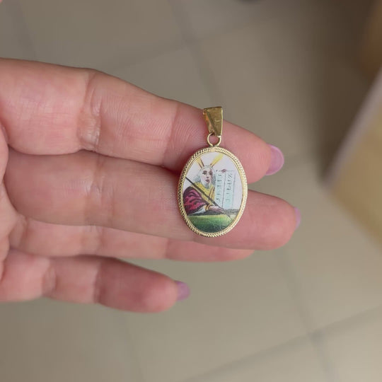 gold pendent 