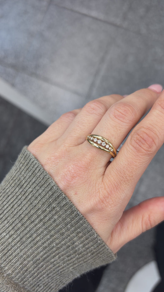 Vintage 9 Diamond Leaf Ring