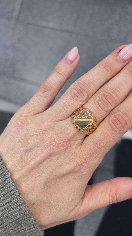 Vintage Engraved Men Signet Ring